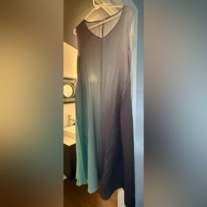 Alquema Long Estrella Green & Gray Dress Pleated fabric, Ombré coloring.